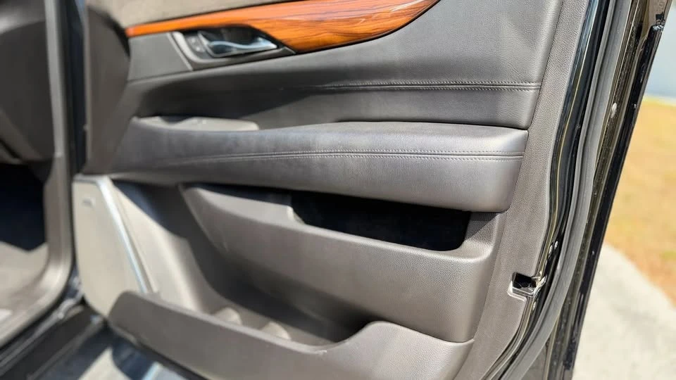 2015 Cadillac Escalade 4th Gen - Image 19 of 20