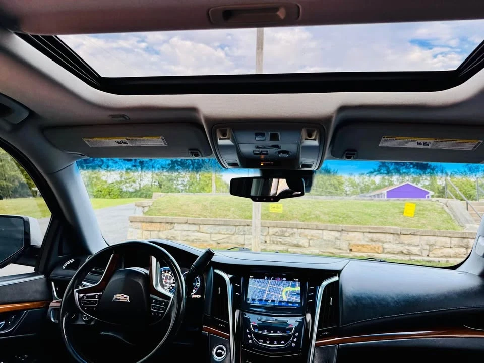 2015 Cadillac Escalade 4th Gen - Image 11 of 19