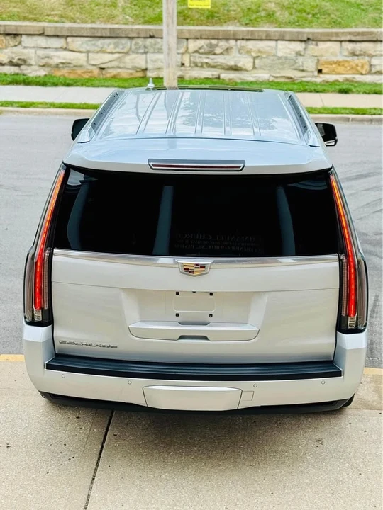 2015 Cadillac Escalade 4th Gen - Image 15 of 19
