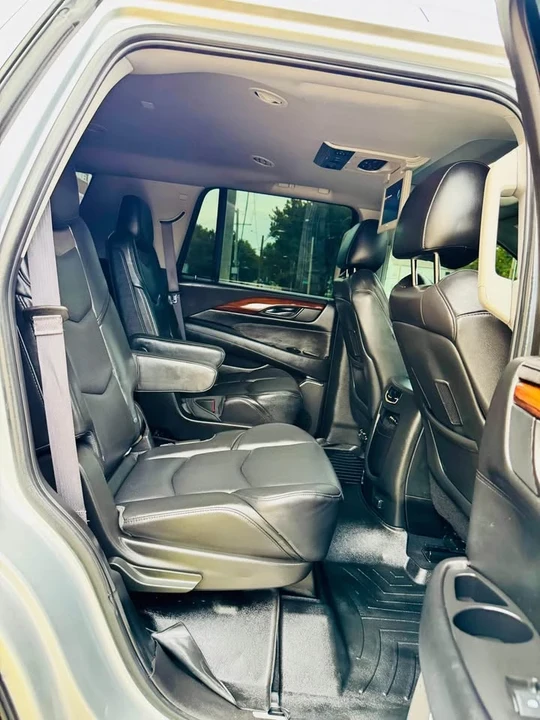2015 Cadillac Escalade 4th Gen - Image 17 of 18