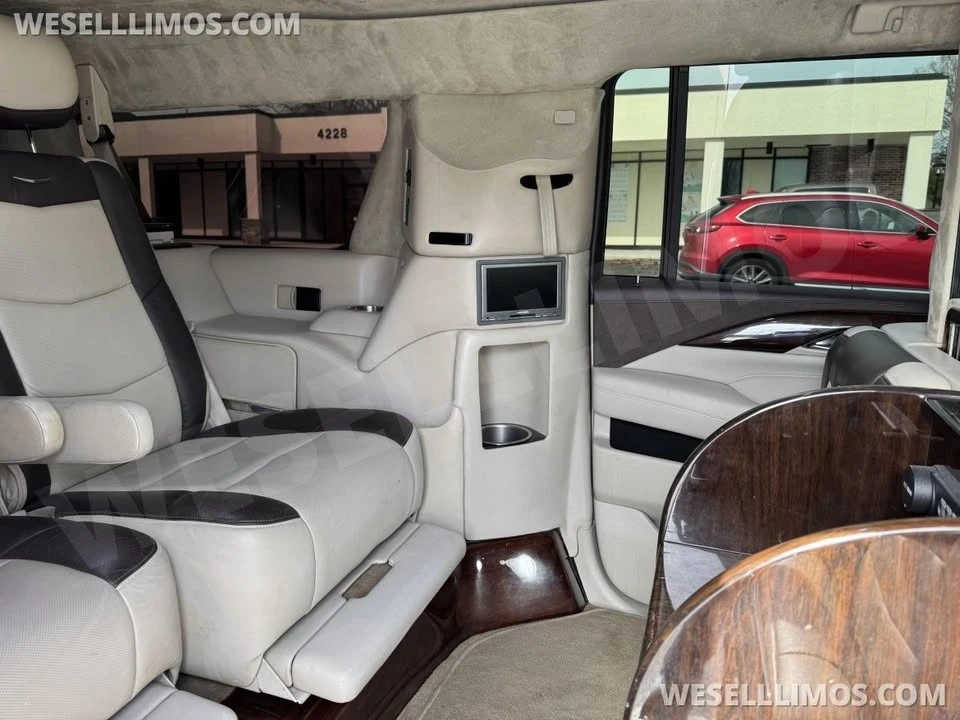 2015 Cadillac Escalade 4th Gen - Image 8 of 16