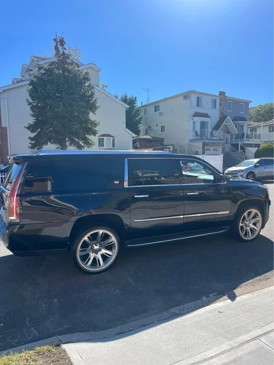 2015 Cadillac Escalade 4th Gen - Image 2 of 8