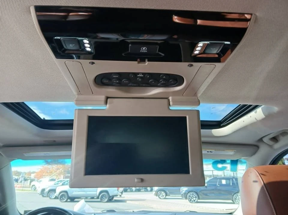 2015 Cadillac Escalade 4th Gen - Image 9 of 11