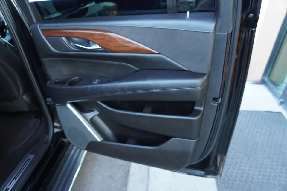 2015 Cadillac Escalade 4th Gen - Image 17 of 19