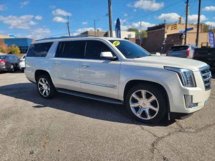 2015 Cadillac Escalade 4th Gen - Image 7 of 13