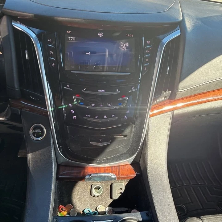 2015 Cadillac Escalade 4th Gen - Image 13 of 19
