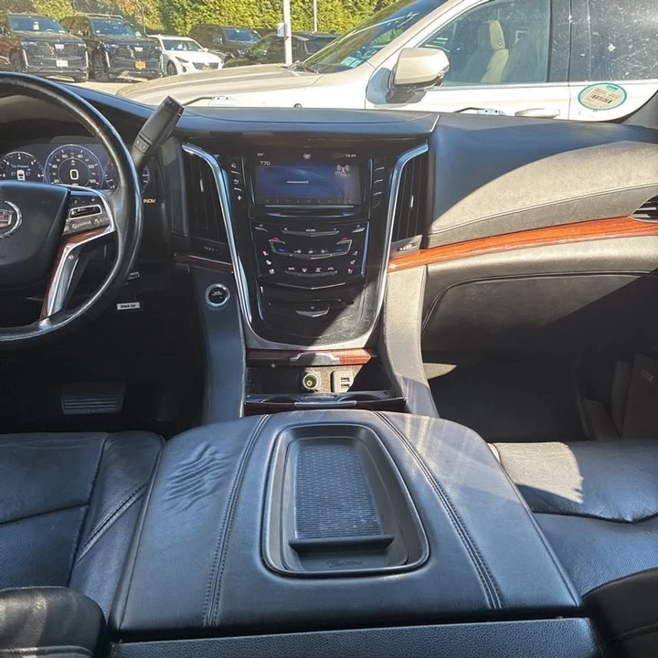 2015 Cadillac Escalade 4th Gen - Image 12 of 19