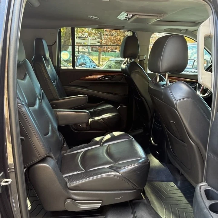 2015 Cadillac Escalade 4th Gen - Image 17 of 19