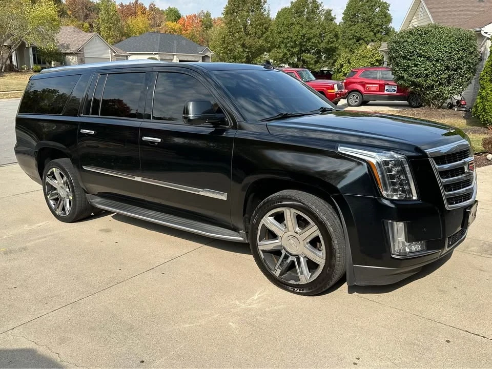 2015 Cadillac Escalade 4th Gen - Image 2 of 11