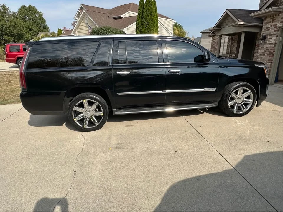 2015 Cadillac Escalade 4th Gen - Image 3 of 11