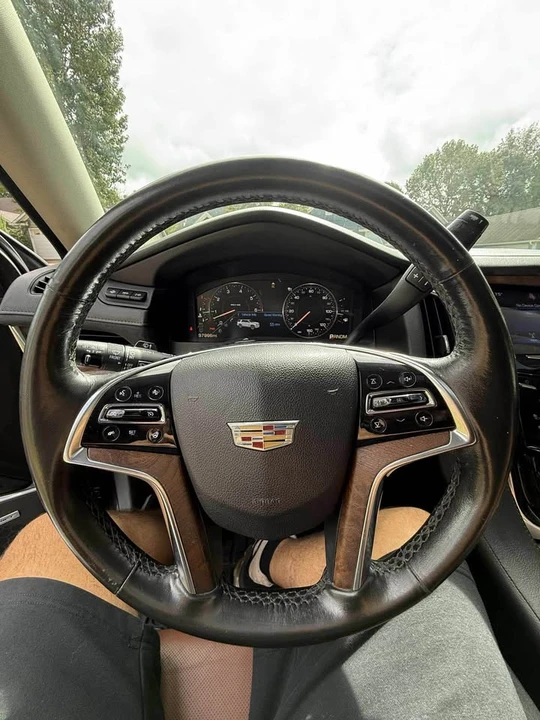 2015 Cadillac Escalade 4th Gen - Image 15 of 17