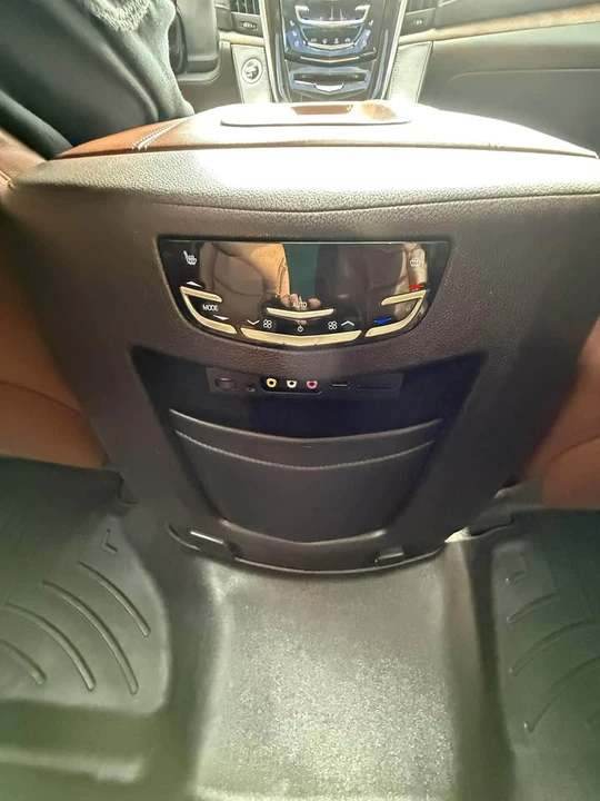 2015 Cadillac Escalade 4th Gen - Image 16 of 17