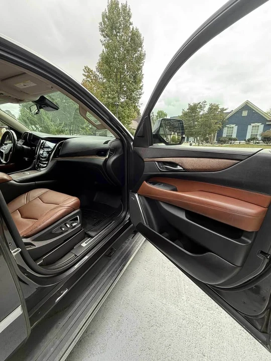 2015 Cadillac Escalade 4th Gen - Image 11 of 17