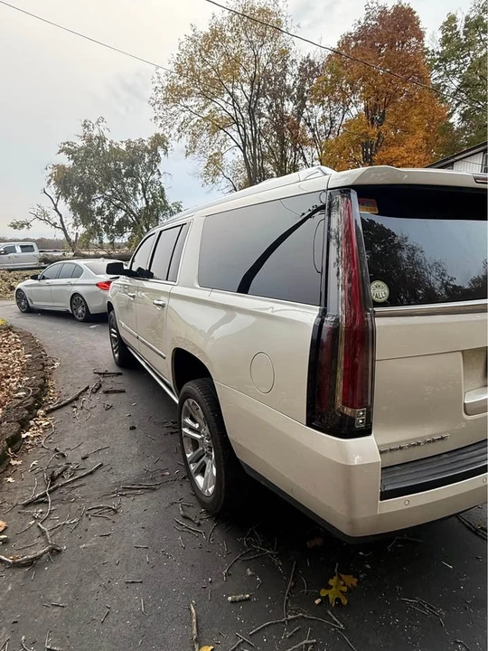 2015 Cadillac Escalade 4th Gen - Image 2 of 11