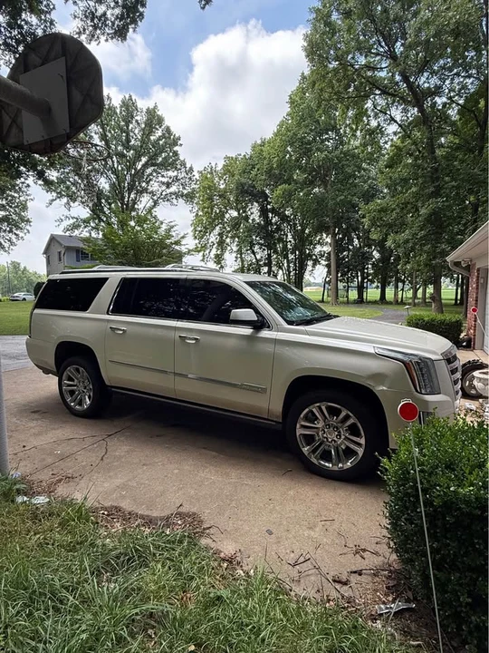 2015 Cadillac Escalade 4th Gen - Image 10 of 11