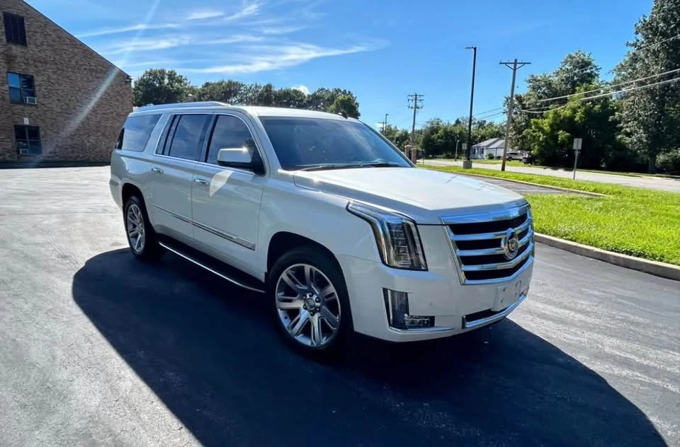 2015 Cadillac Escalade 4th Gen - Image 2 of 18