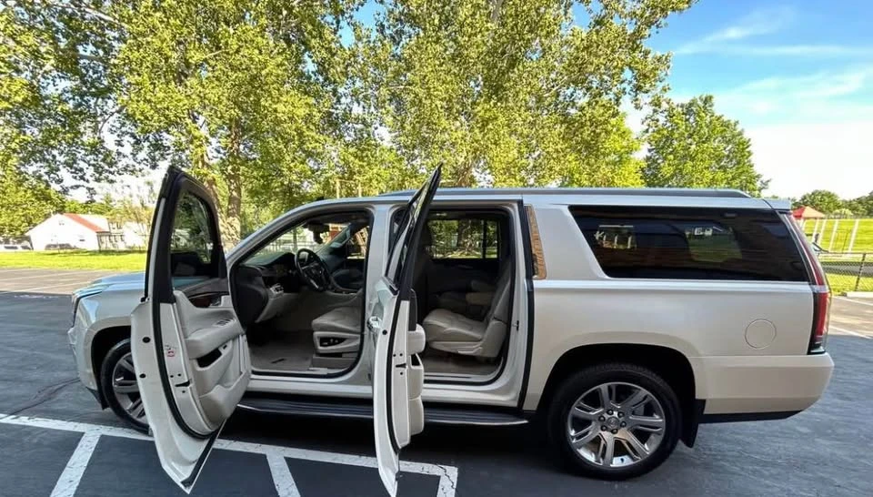 2015 Cadillac Escalade 4th Gen - Image 15 of 18