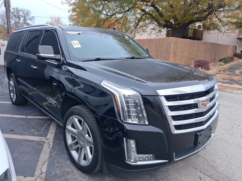 2015 Cadillac Escalade 4th Gen - Image 8 of 9