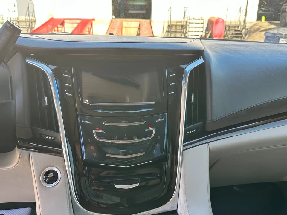 2015 Cadillac Escalade 4th Gen - Image 14 of 16