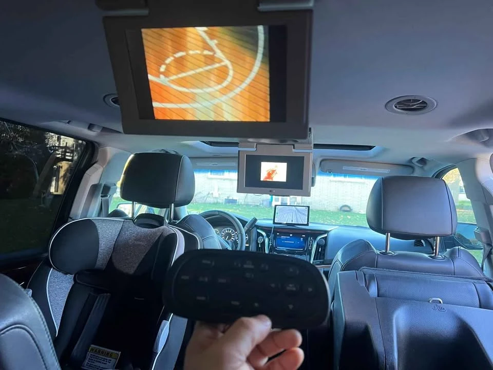 2015 Cadillac Escalade 4th Gen - Image 3 of 8