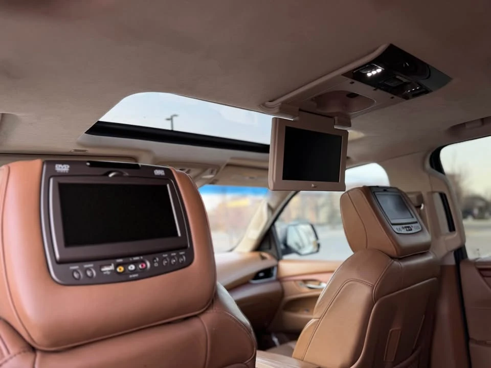 2015 Cadillac Escalade 4th Gen - Image 16 of 19