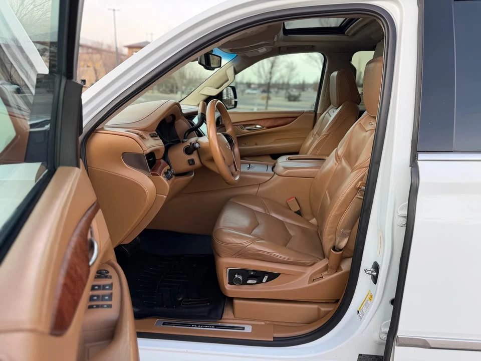 2015 Cadillac Escalade 4th Gen - Image 11 of 19