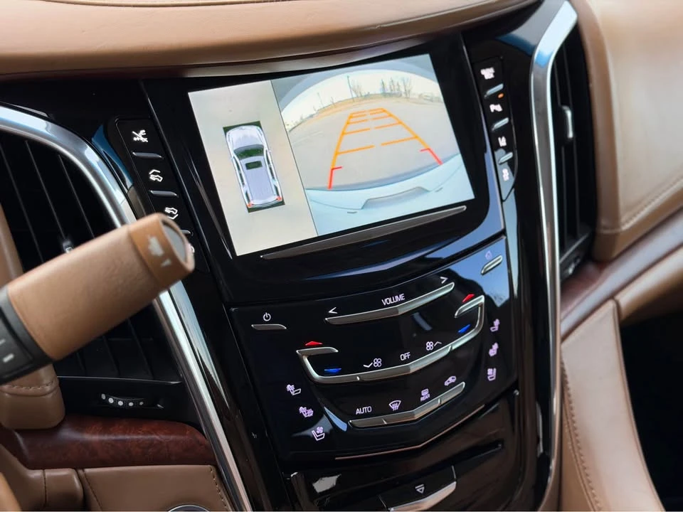 2015 Cadillac Escalade 4th Gen - Image 18 of 19