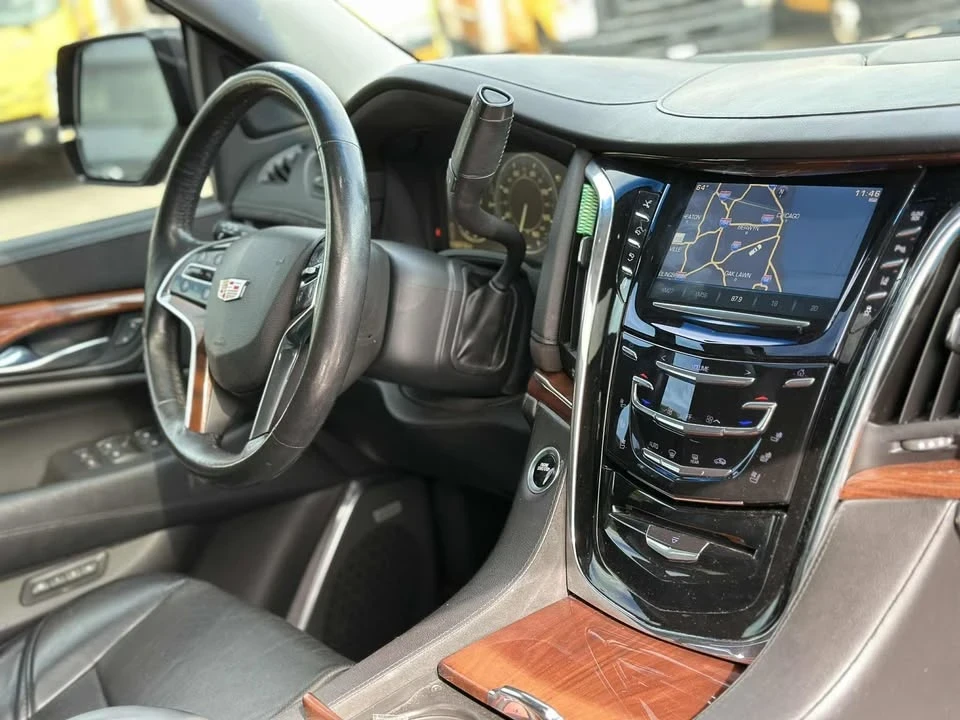 2015 Cadillac Escalade 4th Gen - Image 11 of 17