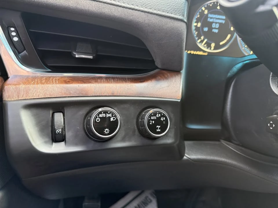 2015 Cadillac Escalade 4th Gen - Image 16 of 19