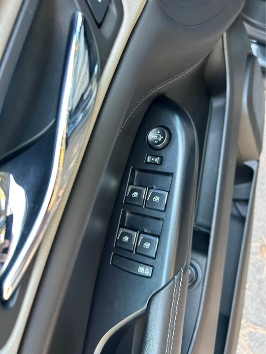 2015 Cadillac SRX - Image 16 of 17