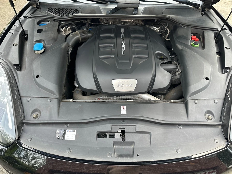 2015 Porsche 958 Cayenne Diesel - Image 4 of 15