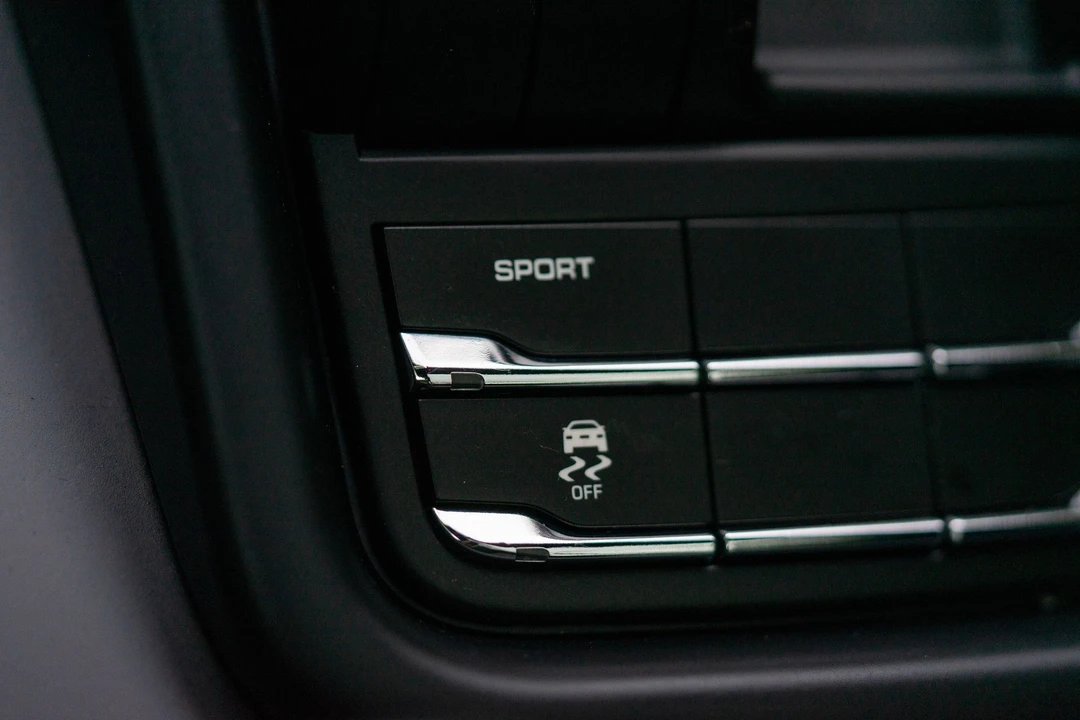 2015 Porsche 958 Cayenne Diesel - Image 30 of 31
