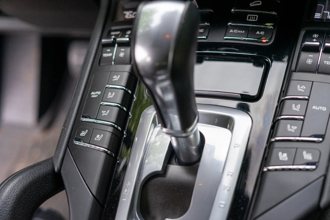 2015 Porsche 958 Cayenne Diesel - Image 25 of 31