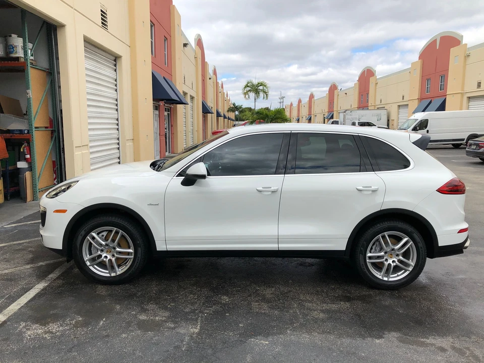 2015 Porsche 958 Cayenne Diesel - Image 2 of 15