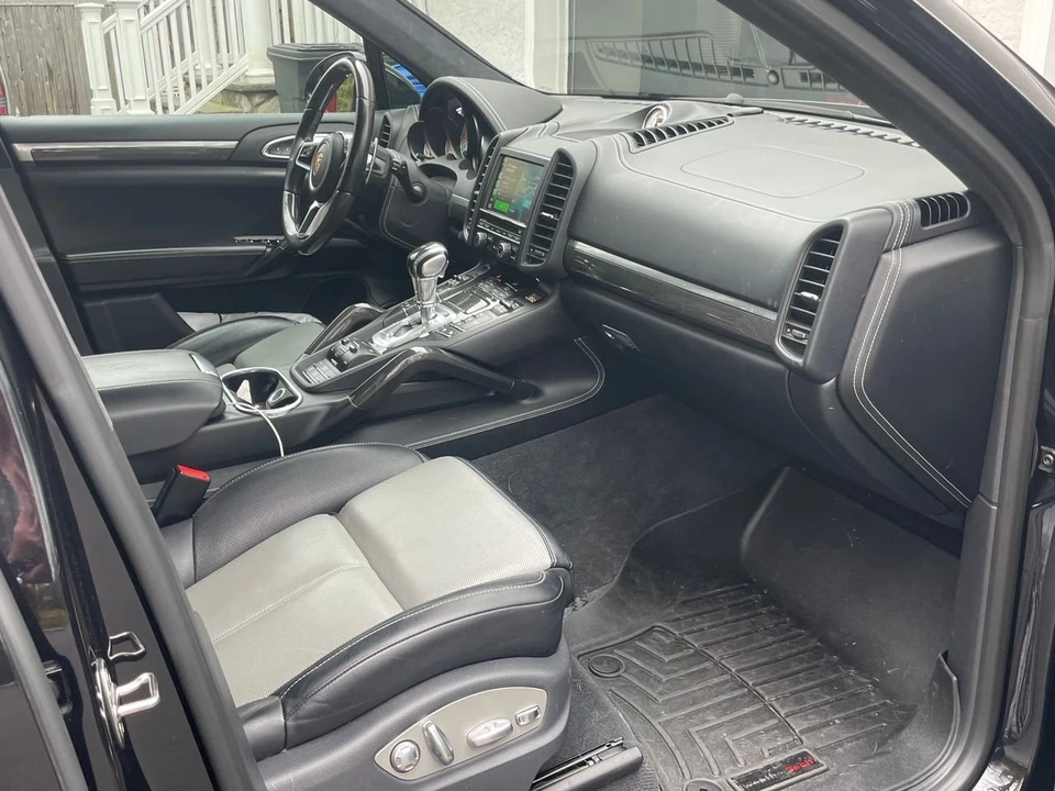 2015 Porsche 958 Cayenne Turbo - Image 12 of 13