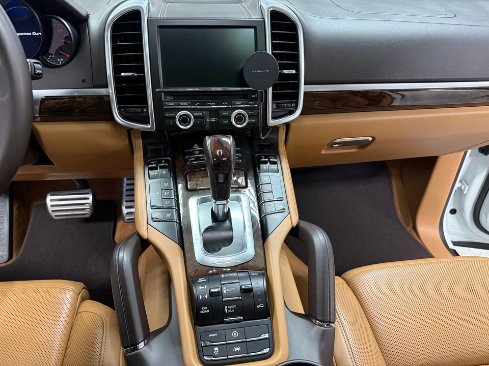 2015 Porsche 958 Cayenne Turbo - Image 11 of 20