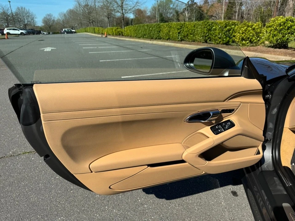 2015 Porsche 981 Cayman - Image 11 of 19