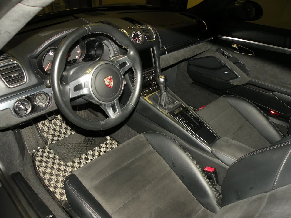 2015 Porsche 981 Cayman GTS - Image 2 of 2