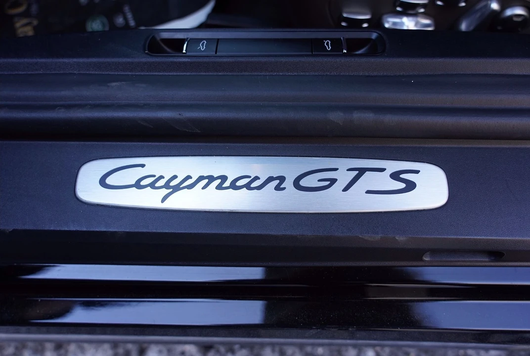2015 Porsche 981 Cayman GTS - Image 8 of 15