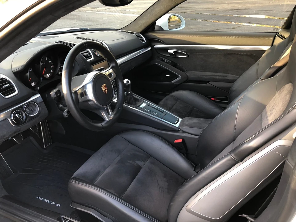 2015 Porsche 981 Cayman GTS - Image 9 of 27