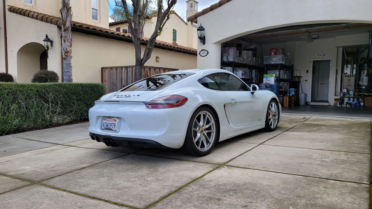 2015 Porsche 981 Cayman GTS - Image 4 of 14