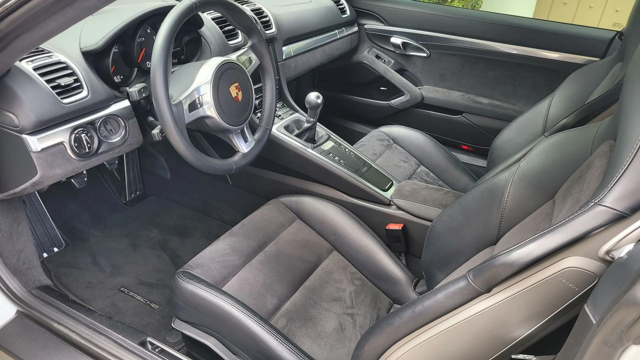 2015 Porsche 981 Cayman GTS - Image 9 of 14