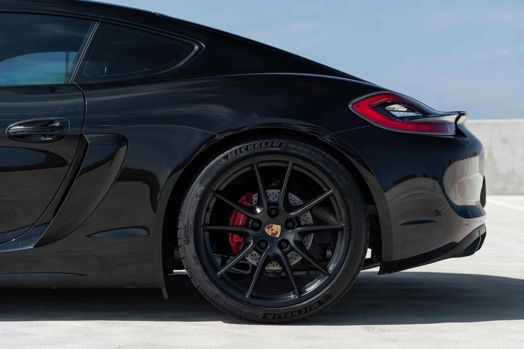 2015 Porsche 981 Cayman GTS - Image 10 of 31