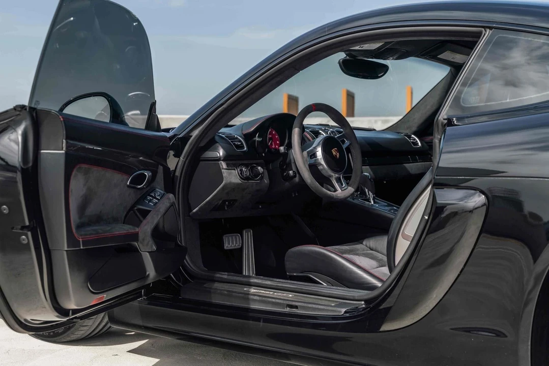2015 Porsche 981 Cayman GTS - Image 25 of 31