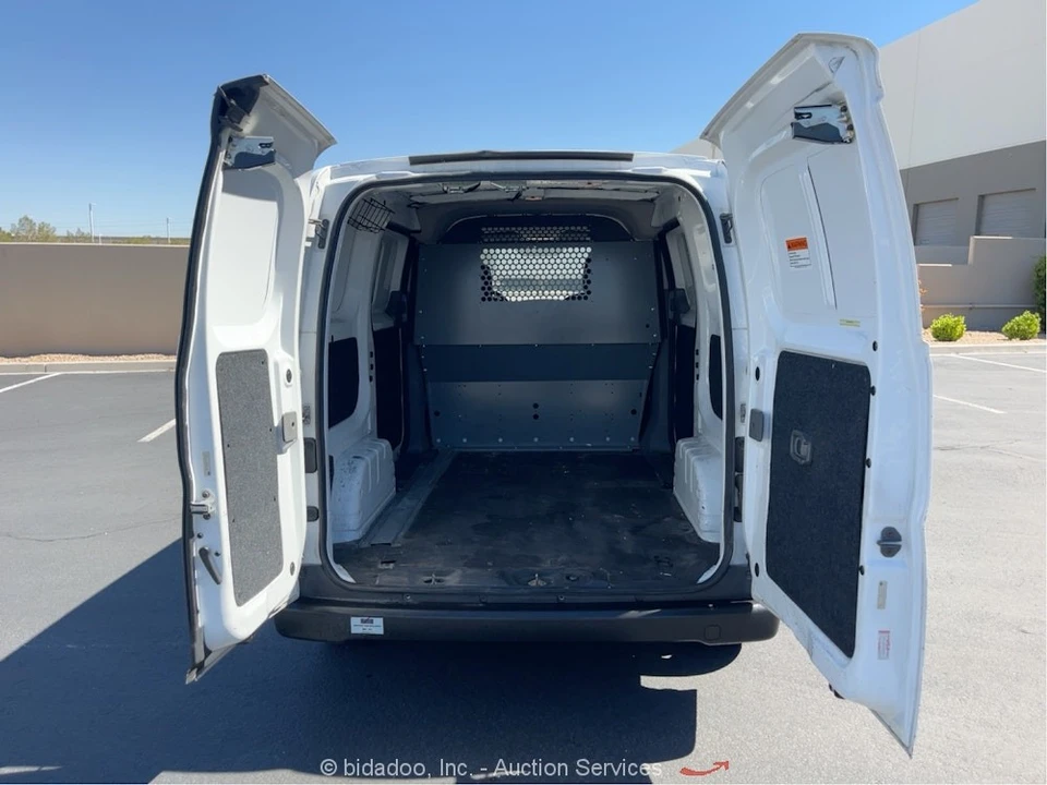 2015 Chevrolet Express - Image 9 of 12