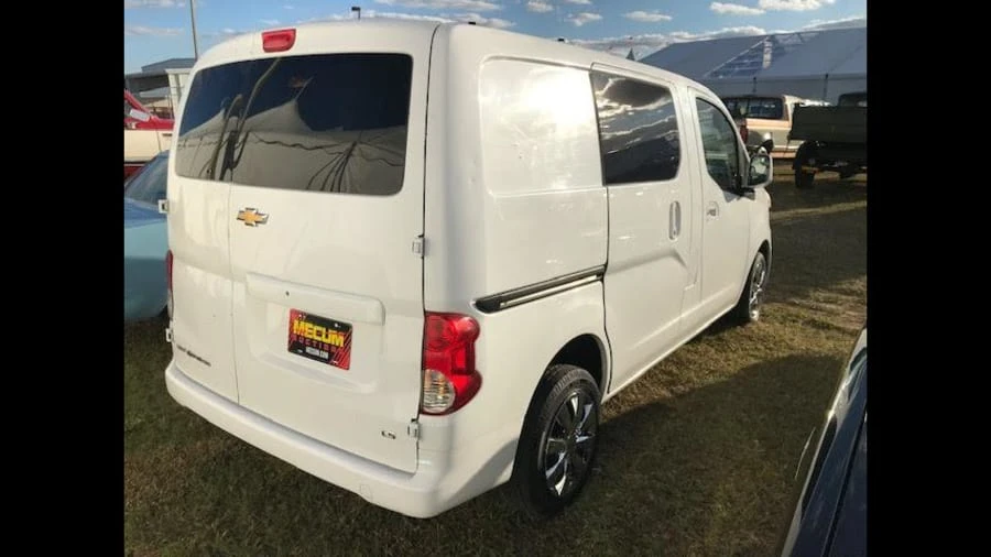 2015 Chevrolet Express - Image 2 of 2