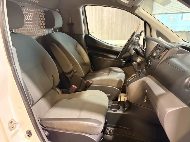 2015 Chevrolet Express - Image 11 of 12
