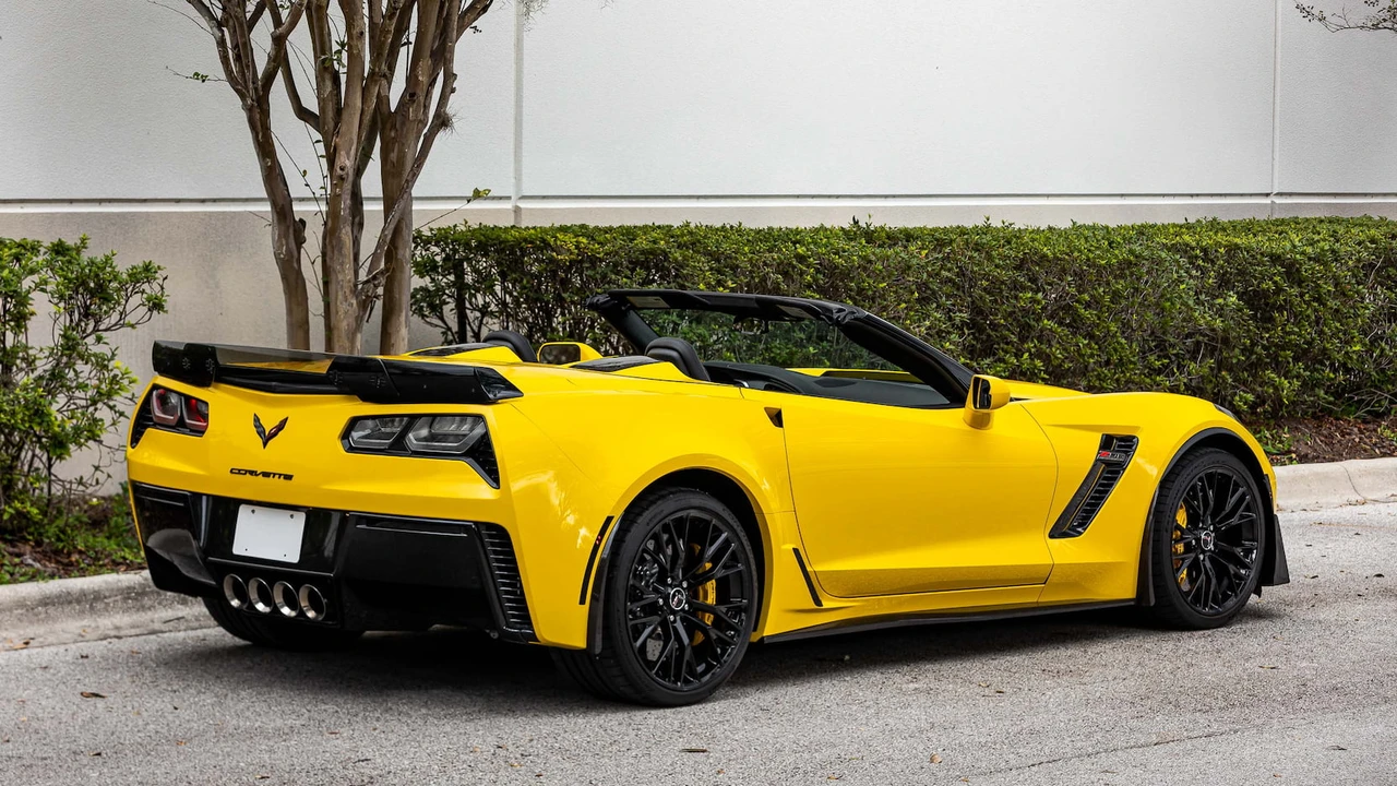 2015 Chevrolet Corvette C7 Z06 - Image 2 of 31