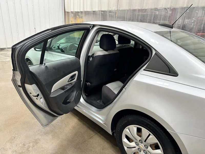 2015 Chevrolet Cruze - Image 11 of 21