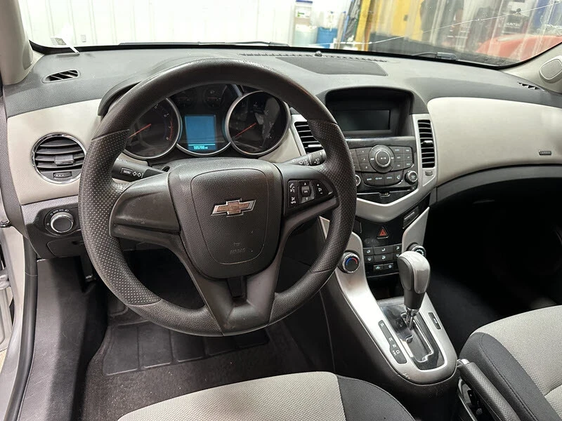 2015 Chevrolet Cruze - Image 8 of 12